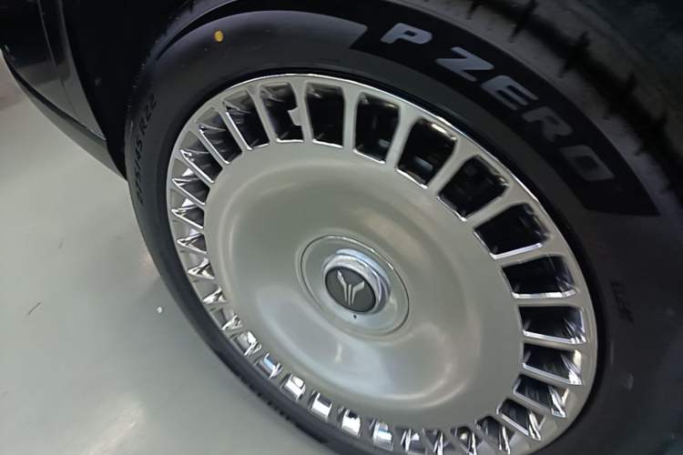 Used VOYAH Titan 2026 Model Max+ Right Rear Wheel Hub