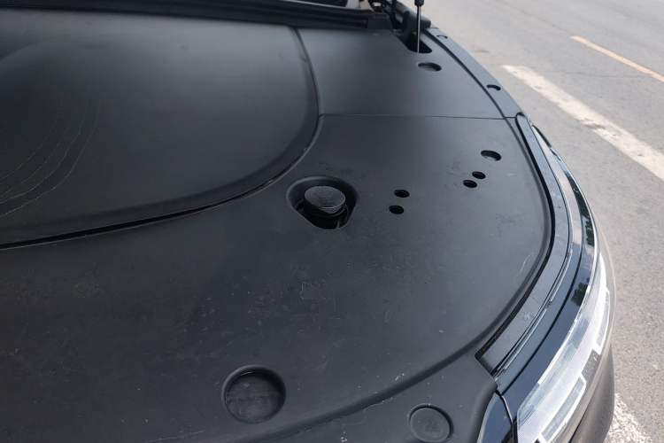 Used VOYAH Titan 2026 Model Max+ Engine Bay Left