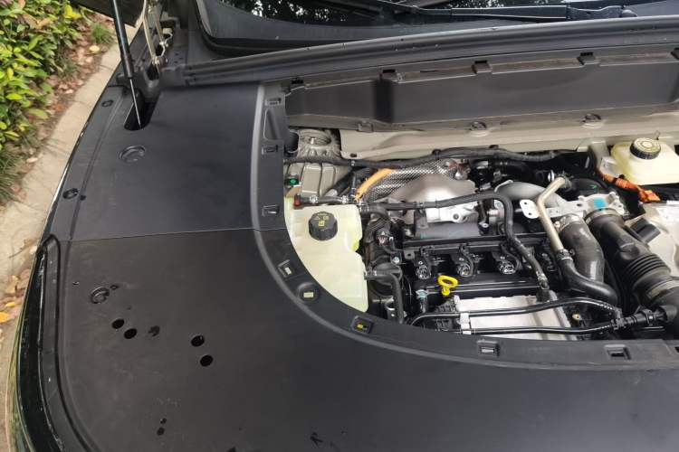 Used VOYAH Titan 2026 Model Max+ Engine Bay Right