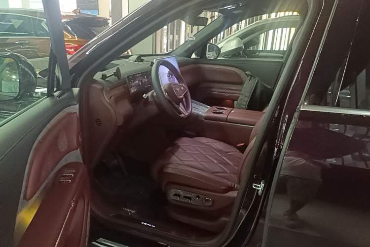 Used VOYAH Titan 2026 Model Max+ Driver Seat