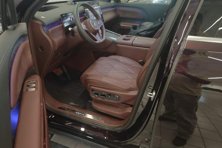 Used VOYAH Titan 2026 Model Max+ Driver Seat