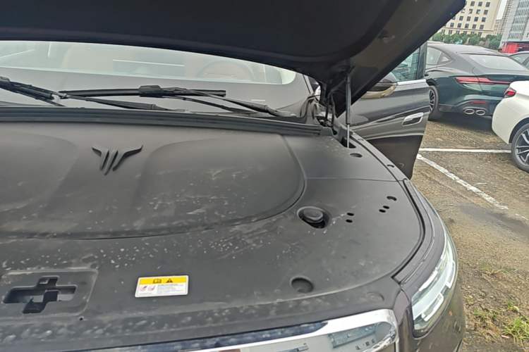 Used VOYAH Titan 2026 Model Max+ Engine Bay Left