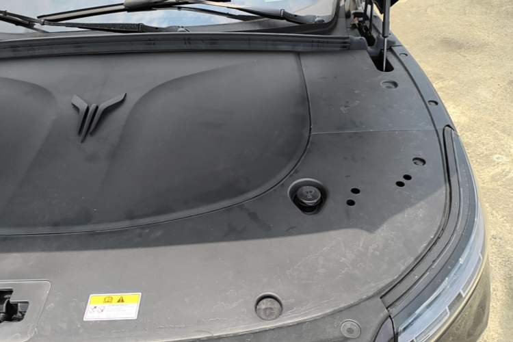 Used VOYAH Titan 2026 Model Max+ Engine Bay Left