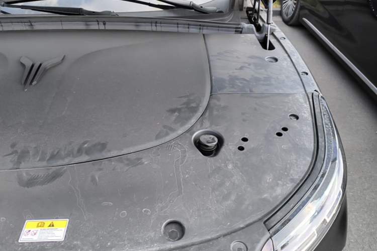 Used VOYAH Titan 2026 Model Max+ Engine Bay Left