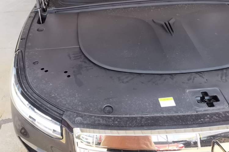 Used VOYAH Titan 2026 Model Max+ Engine Bay Right