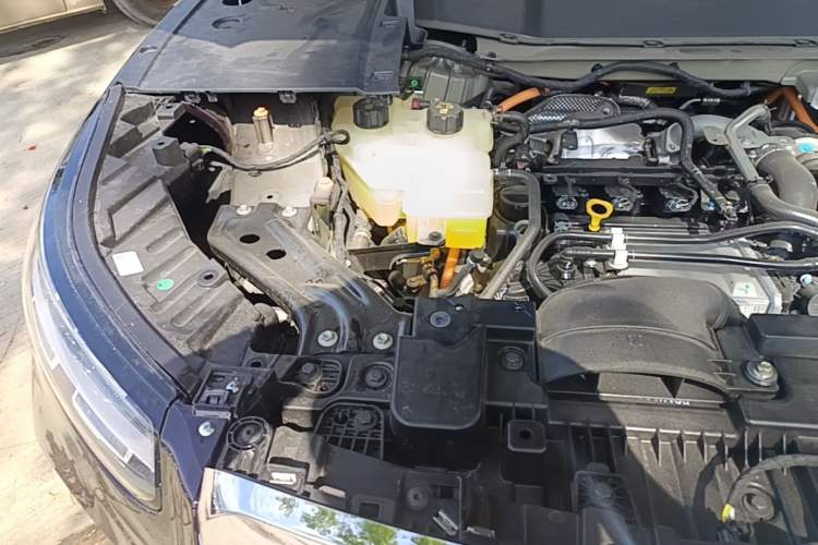 Used VOYAH Titan 2026 Model Max+ Engine Bay Right