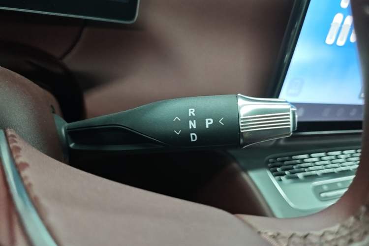 Used VOYAH Titan 2026 Model Max+ Gear Lever