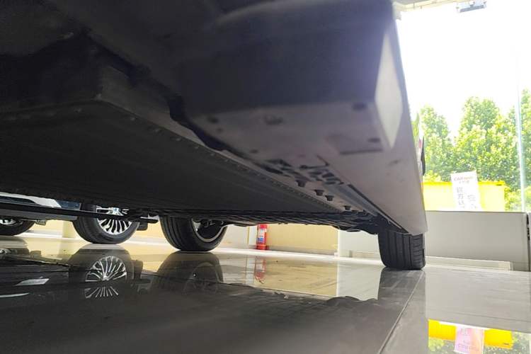 Used VOYAH Titan 2026 Model Max+ Left Side Sill