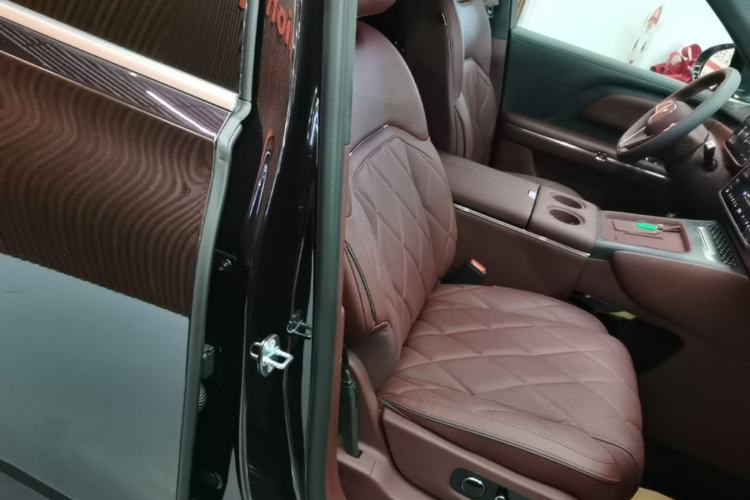Used VOYAH Titan 2026 Model Max+ Right Front Seat
