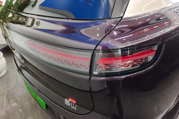 Used VOYAH Titan 2026 Model Max+ Right Rear Taillight