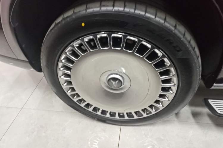 Used VOYAH Titan 2026 Model Max+ Right Rear Wheel Hub