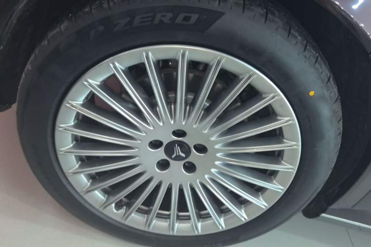 Used VOYAH Titan 2026 Model Max+ Right Rear Wheel Hub