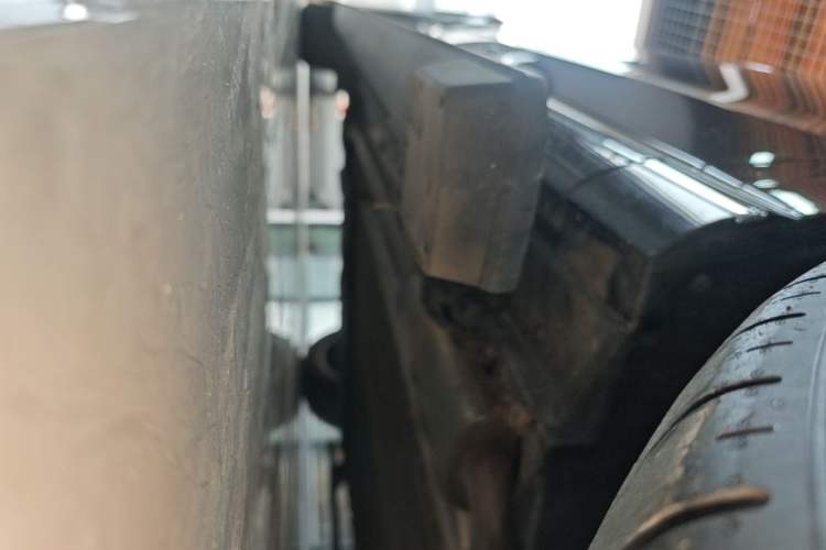 Used VOYAH Titan 2026 Model Max+ Right Side Sill