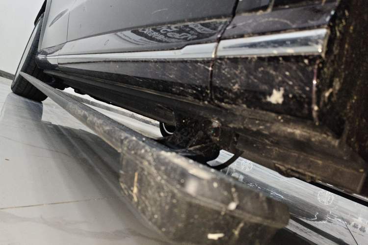 Used VOYAH Titan 2026 Model Max+ Right Side Sill