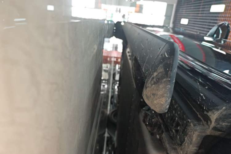 Used VOYAH Titan 2026 Model Ultra Left Side Sill