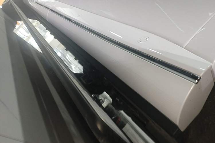 Used VOYAH Titan 2026 Model Max+ Left Side Sill