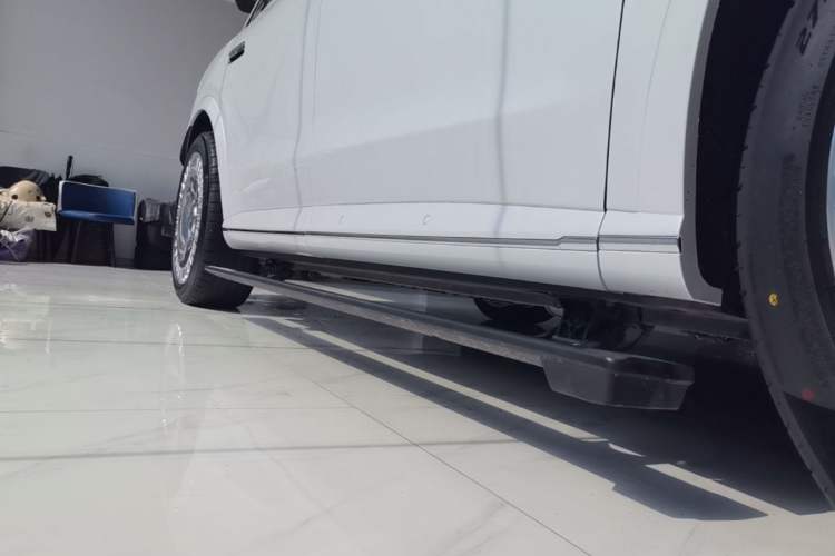 Used VOYAH Titan 2026 Model Max+ Right Side Sill