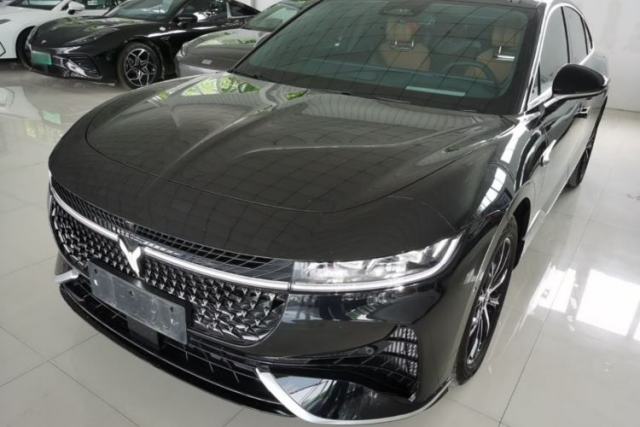 Używany VOYAH Light 2024 PHEV Four-Wheel Drive Ultra-Long Range Executive Edition