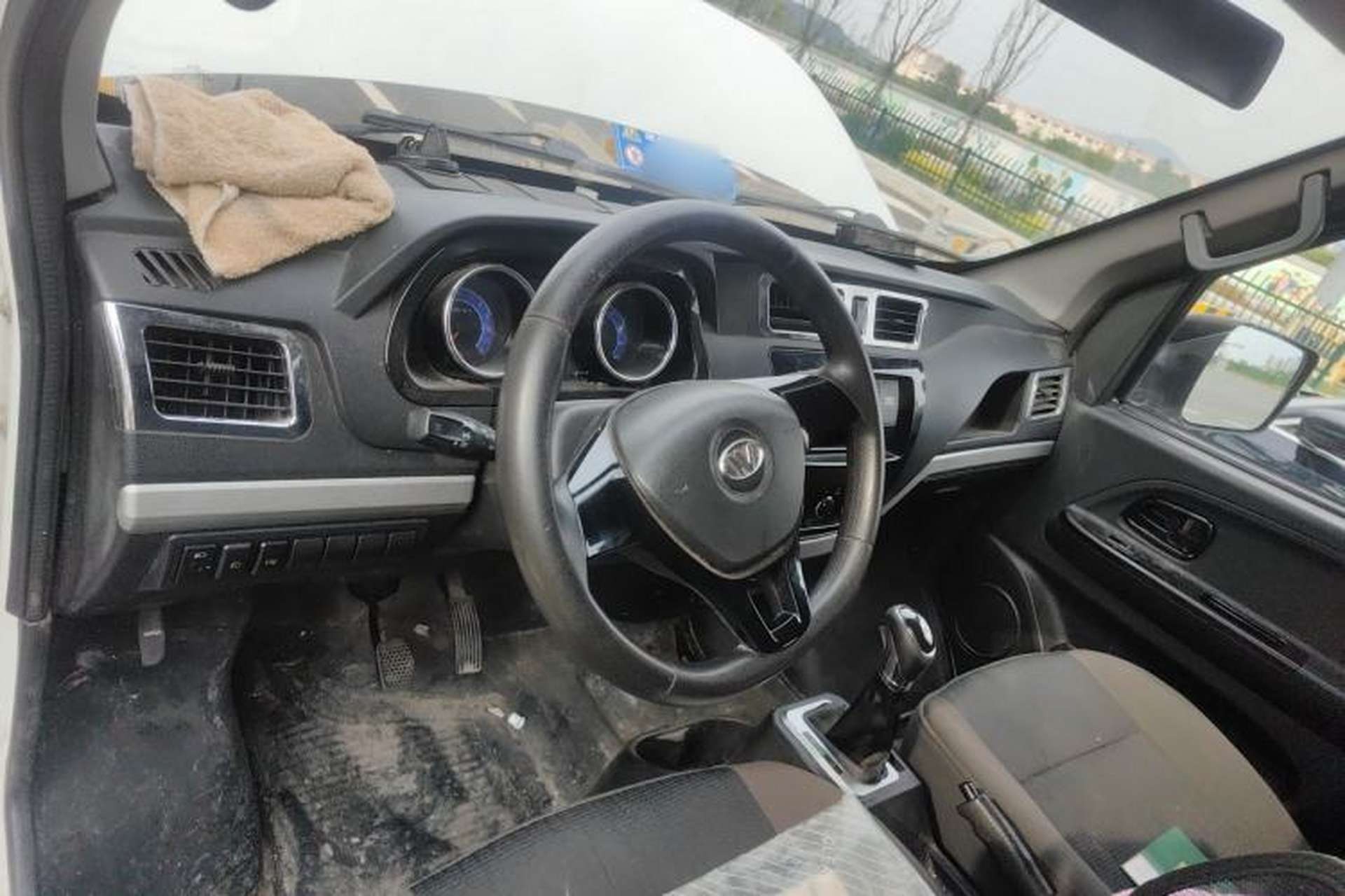 Used Wanxiang T01 2022 All-Electric Van with 38.016 kWh Center Console