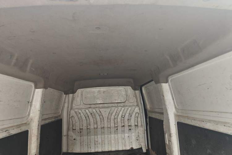 Used Wanxiang T01 2022 Pure Electric Van with 41.472 kWh Headliner