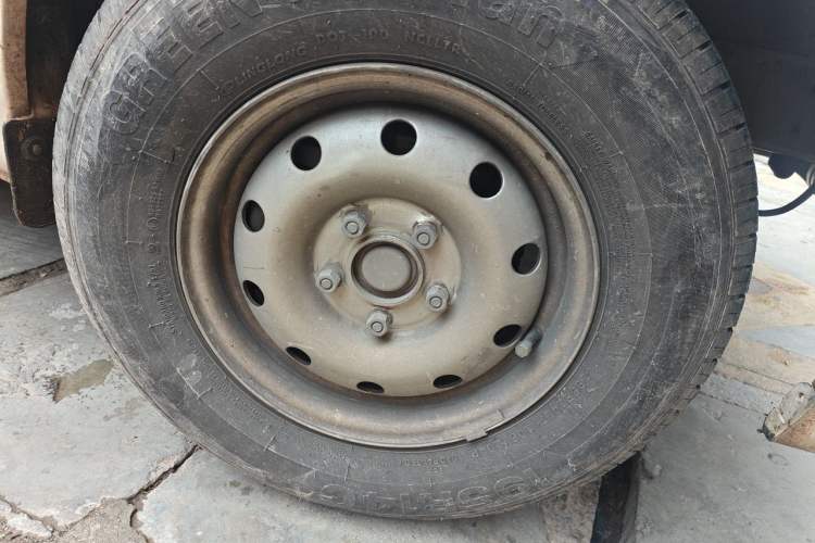 Used Wanxiang T01 2022 Pure Electric Van with 41.472 kWh Right Front Wheel Hub