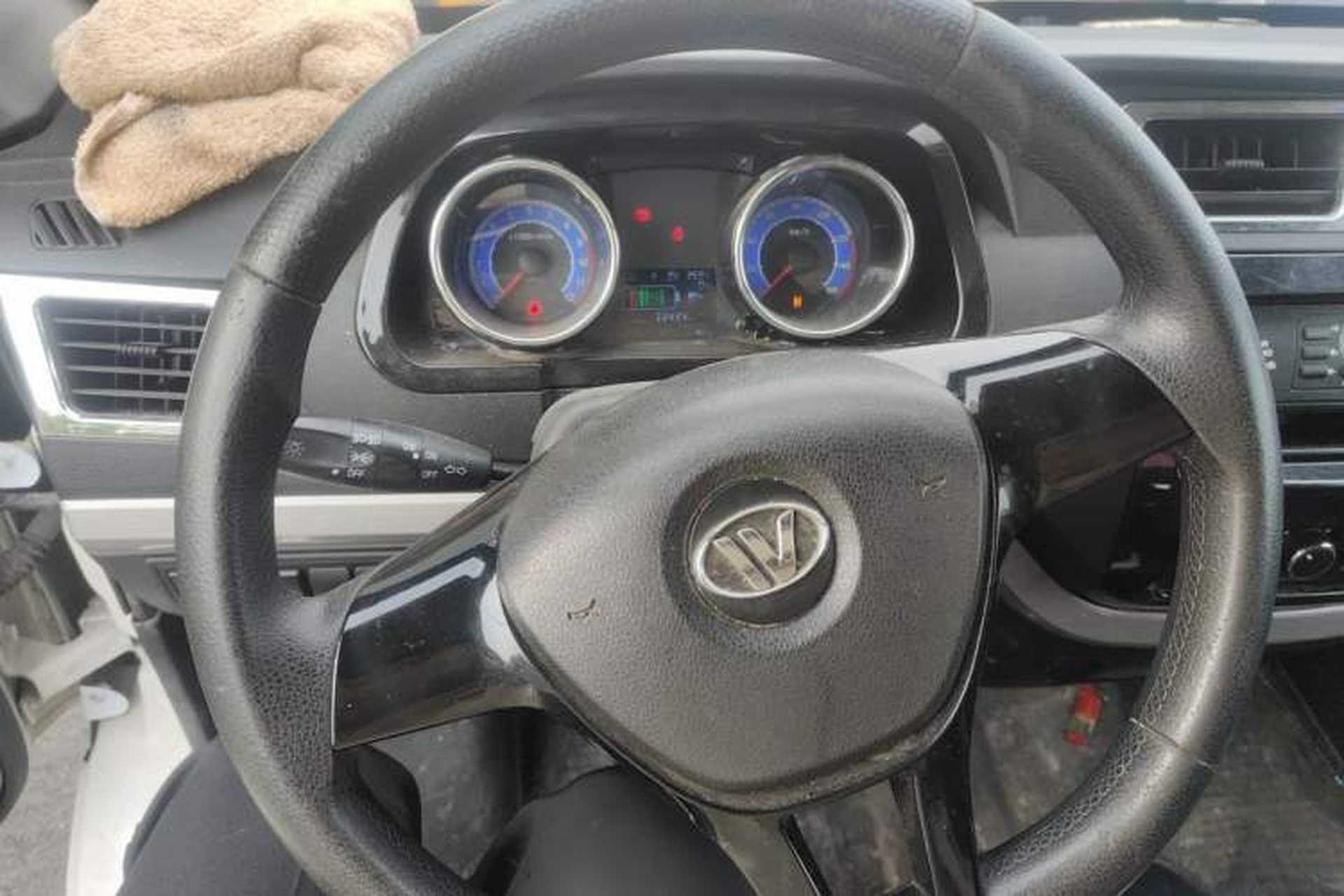 Used Wanxiang T01 2022 All-Electric Van with 38.016 kWh Steering Wheel