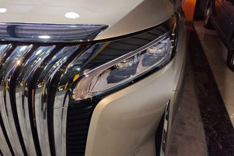 Used Wey Gaoshan 2023 Four-Wheel Drive Flagship Edition Left Front Headlight