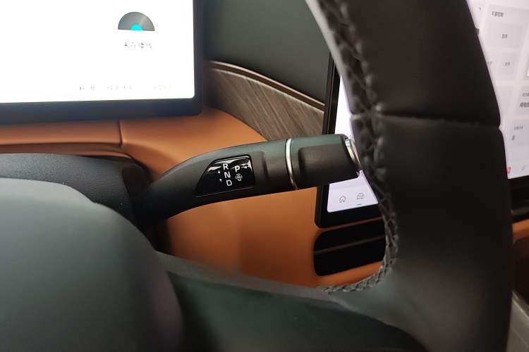 Used Wey Gaoshan 2025 Four-Wheel Drive Alpine 8 Audio And AC Panel
