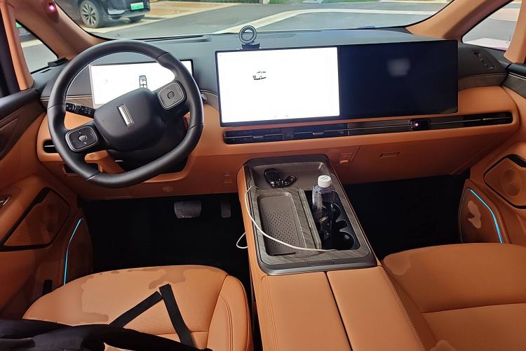 Used Wey Gaoshan 2025 Four-Wheel Drive Alpine 8 Center Console