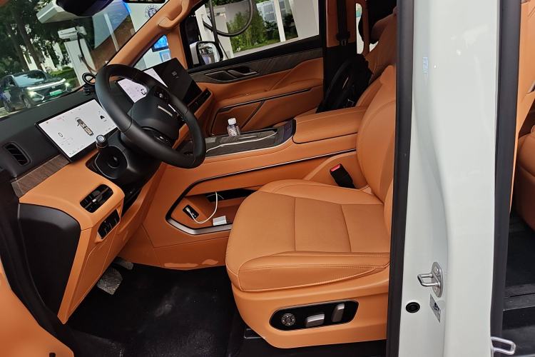 Used Wey Gaoshan 2025 Four-Wheel Drive Alpine 8 Left Front Seat
