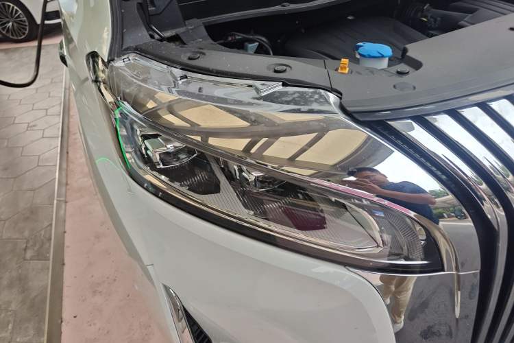 Used Wey Gaoshan 2025 Four-Wheel Drive Alpine 8 Right Front Headlight
