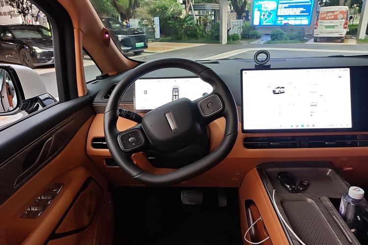 Used Wey Gaoshan 2025 Four-Wheel Drive Alpine 8 Steering Wheel