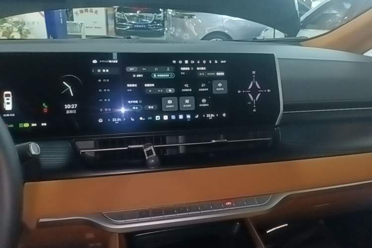 Used Wey Gaoshan 2023 Four-Wheel-Drive Executive Extended Version Audio And AC Panel