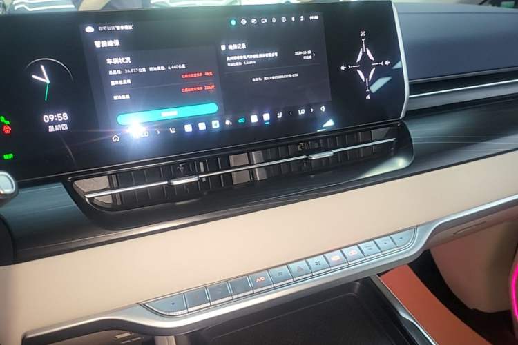 Used Wey Gaoshan 2023 Four-Wheel-Drive Executive Extended Version Audio And AC Panel