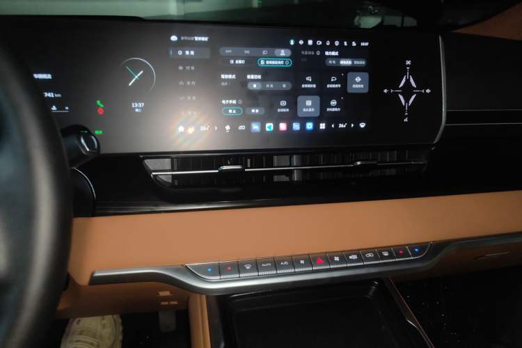 Used Wey Gaoshan 2023 Four-Wheel-Drive Executive Extended Version Audio And AC Panel