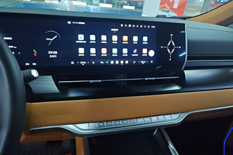 Used Wey Gaoshan 2023 Four-Wheel-Drive Executive Extended Version Audio And AC Panel