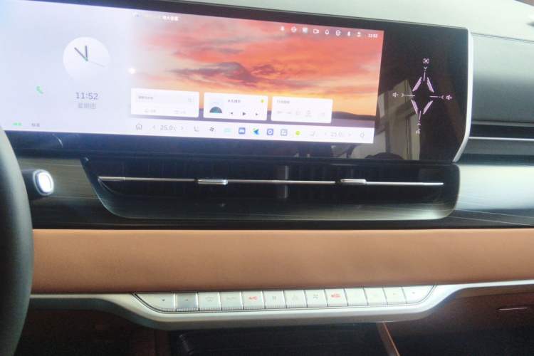 Used Wey Gaoshan 2023 Four-Wheel-Drive Executive Extended Version Audio And AC Panel