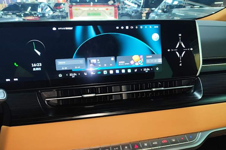 Used Wey Gaoshan 2023 Four-Wheel-Drive Executive Extended Version Audio And AC Panel