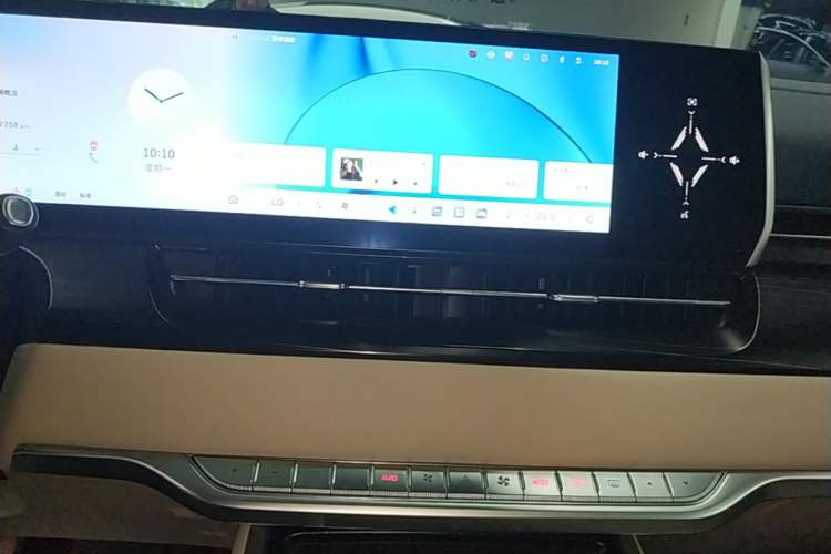 Used Wey Gaoshan 2023 Four-Wheel Drive Flagship Edition Audio And AC Panel