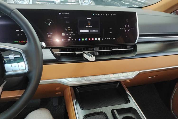 Used Wey Gaoshan 2023 Four-Wheel-Drive Executive Extended Version Audio And AC Panel