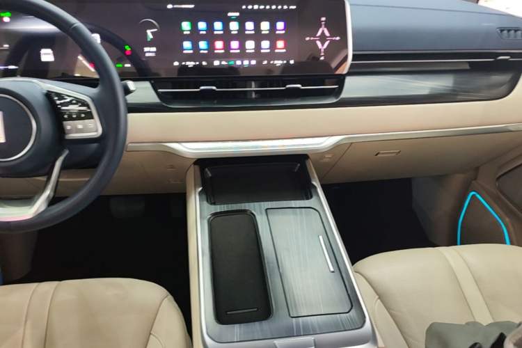 Used Wey Gaoshan 2023 Four-Wheel-Drive Executive Extended Version Audio And AC Panel