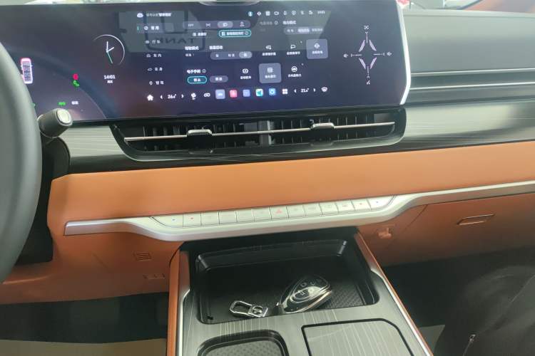 Used Wey Gaoshan 2023 Four-Wheel-Drive Executive Extended Version Audio And AC Panel