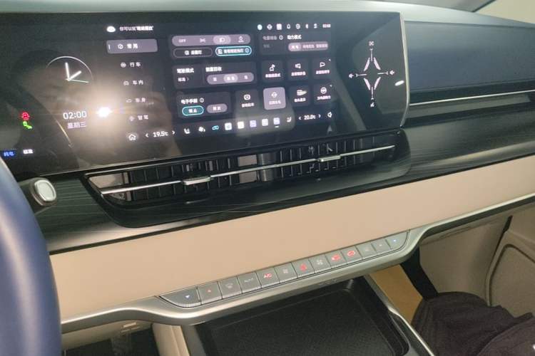 Used Wey Gaoshan 2023 Four-Wheel Drive Flagship Edition Audio And AC Panel