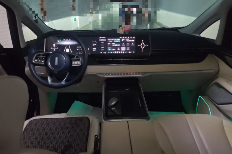 Used Wey Gaoshan 2023 Four-Wheel-Drive Executive Extended Version Center Console