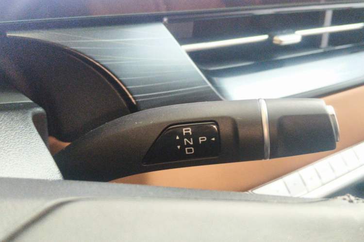 Used Wey Gaoshan 2023 Four-Wheel-Drive Executive Extended Version Gear Lever