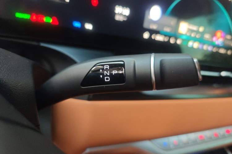 Used Wey Gaoshan 2023 Four-Wheel-Drive Executive Extended Version Gear Lever