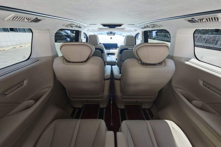 Used Wey Gaoshan 2023 Four-Wheel-Drive Executive Extended Version Interior 12