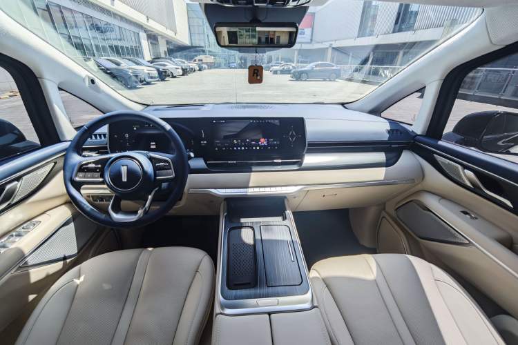 Used Wey Gaoshan 2023 Four-Wheel-Drive Executive Extended Version Interior 2