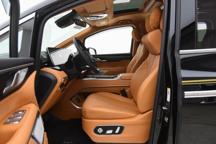 Used Wey Gaoshan 2023 Four-Wheel-Drive Executive Extended Version Interior 2