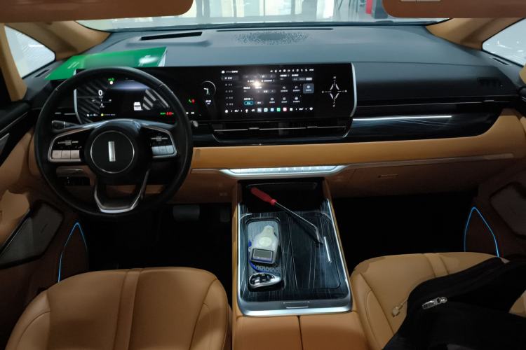 Used Wey Gaoshan 2023 Four-Wheel-Drive Executive Extended Version Interior 2